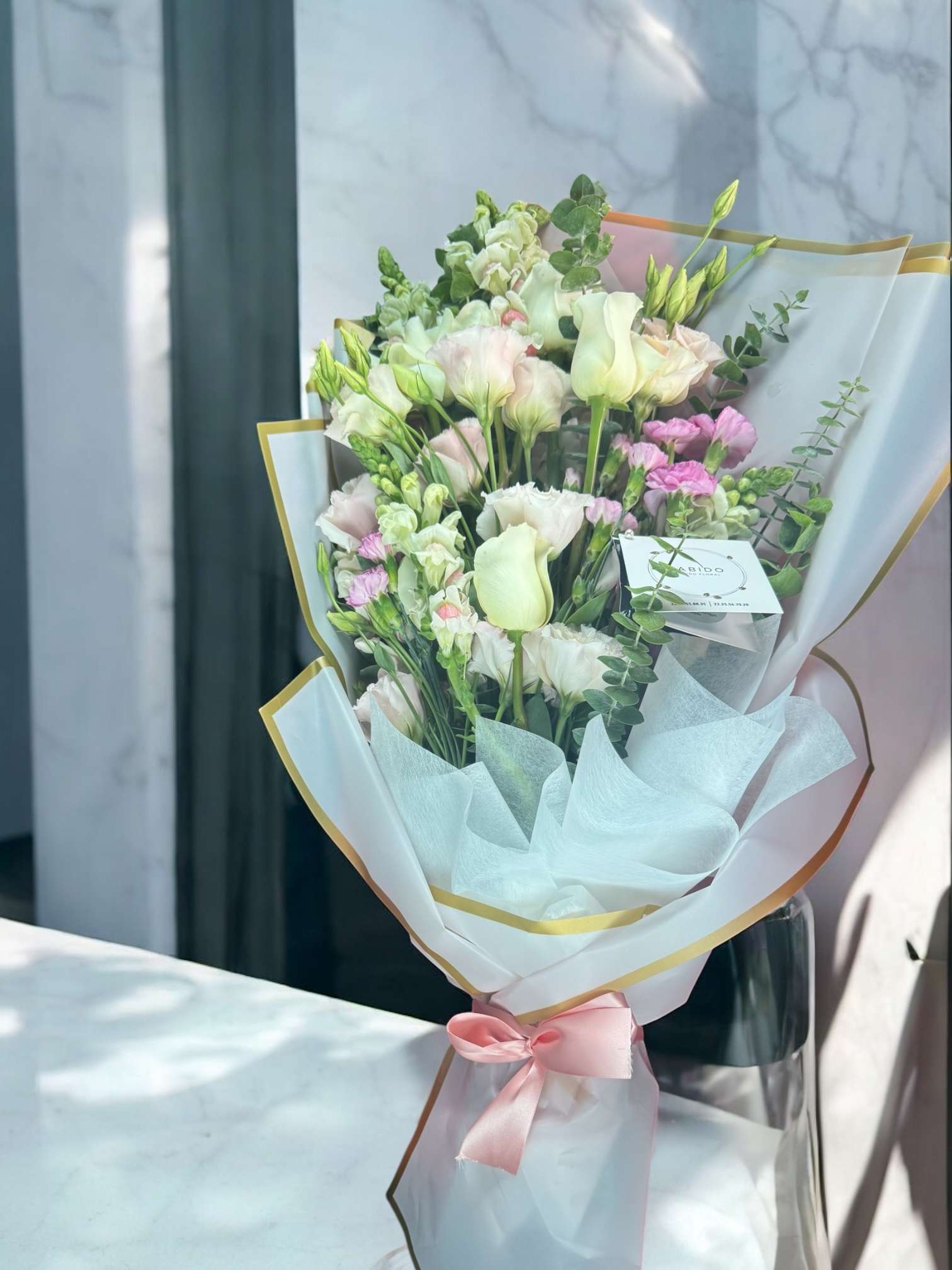 ramo-rosas-lisianthus-perrito